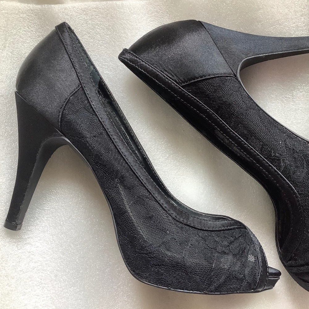 Black lace dress shoes